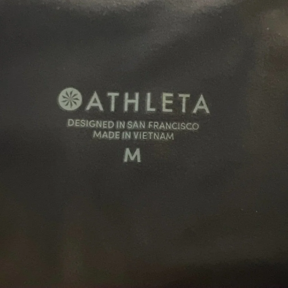 ATHLETA Scalloped Lasercut Tight Capri Legging Sz:Medium Plum/Dusk Pink‎ EUC